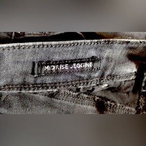 womens american eagle size 2 black ripped jeans